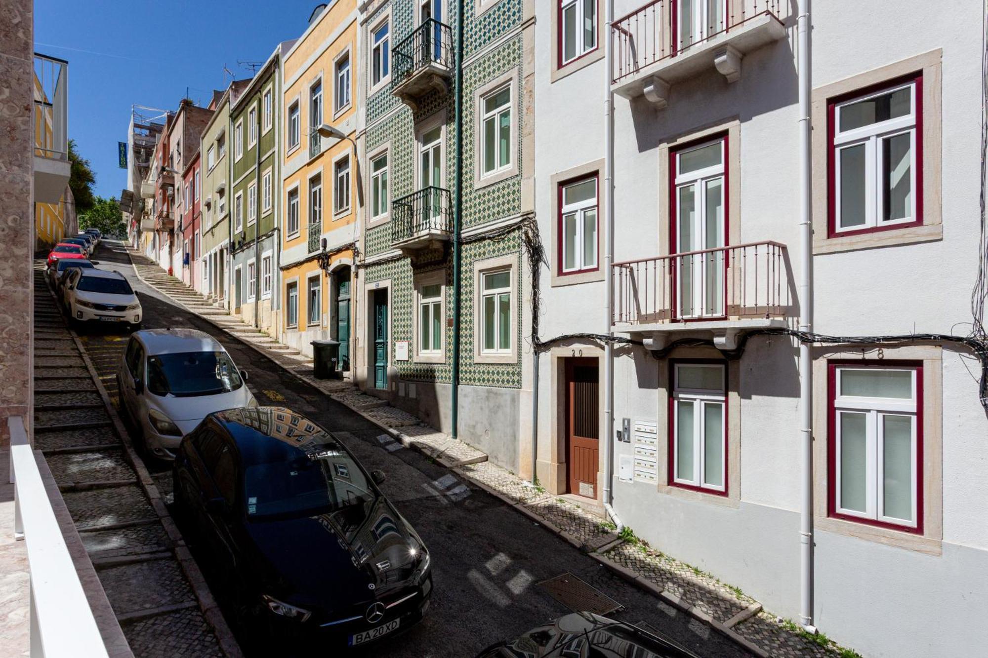 Calcada De Santo Amaro * Lisboa